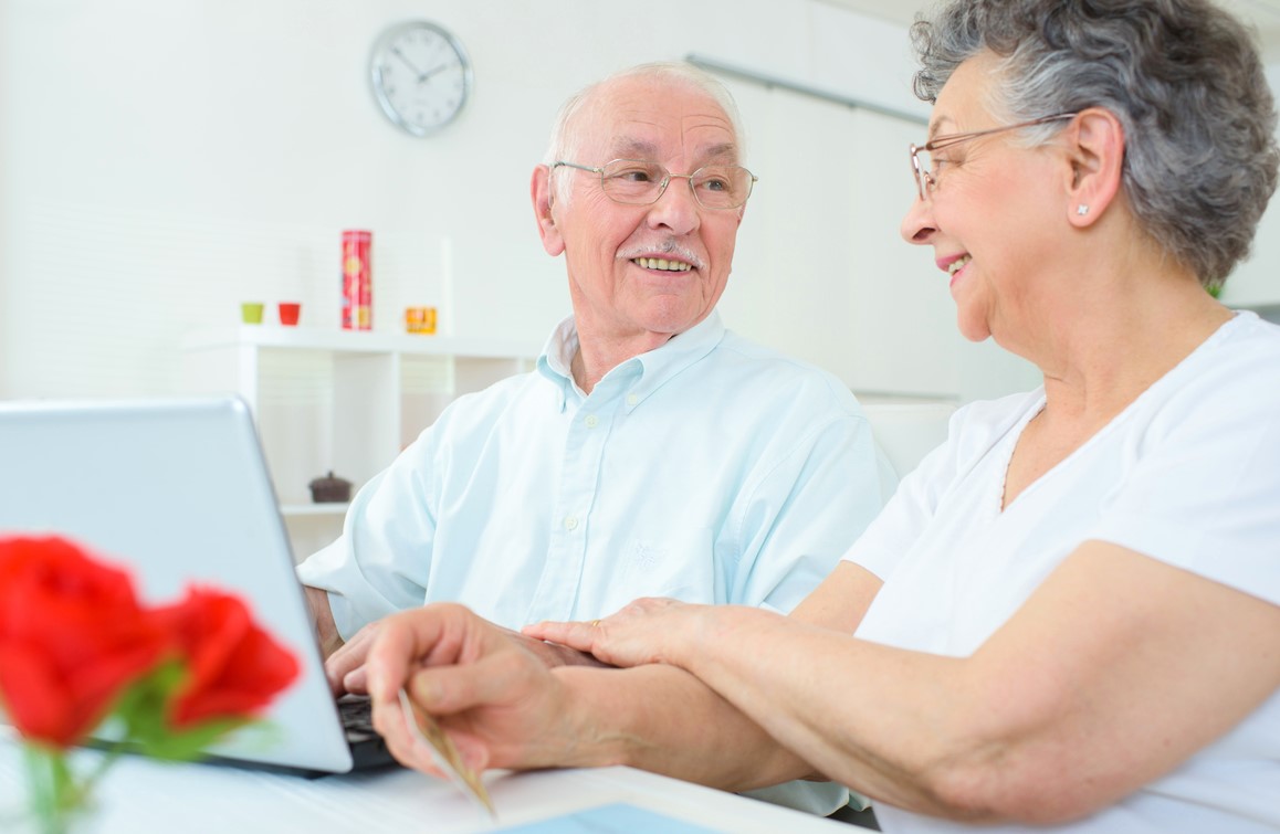 Karanténa přivádí k počítačům i jejich dosavadní odpůrce z řad seniorů
