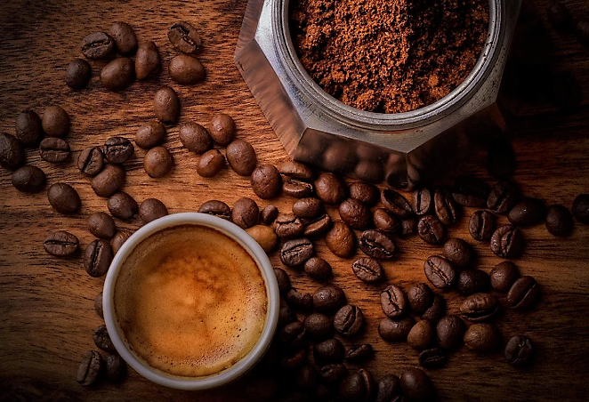 Kávová sedlina pomůže doma i na zahradě