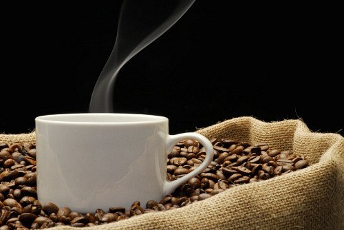 Nebojte se kávy: prospívá
zdraví a zaručuje delší život