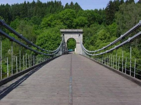 Kde najdete tento řetězový most?