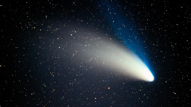 Hubbleův teleskop vyfotil
zářící "kometu století"