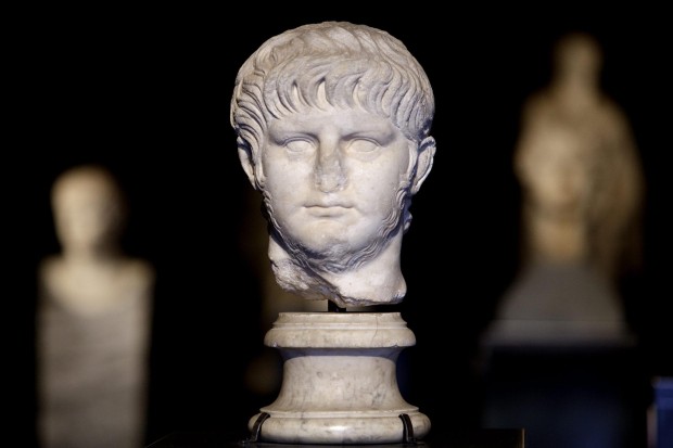 Císař Nero dal zavraždit svou ženu 
a její hlavu nechal dopravit milence