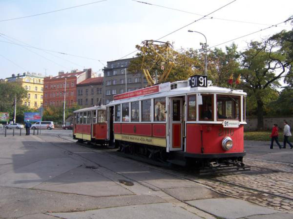 O studentské recesi: Tramvaj do stanice Úsměv