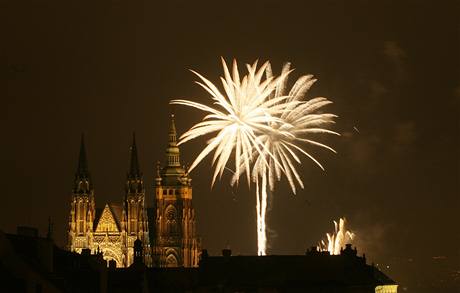 Novoroční ohňostroj ozáří
Prahu 1. ledna v podvečer