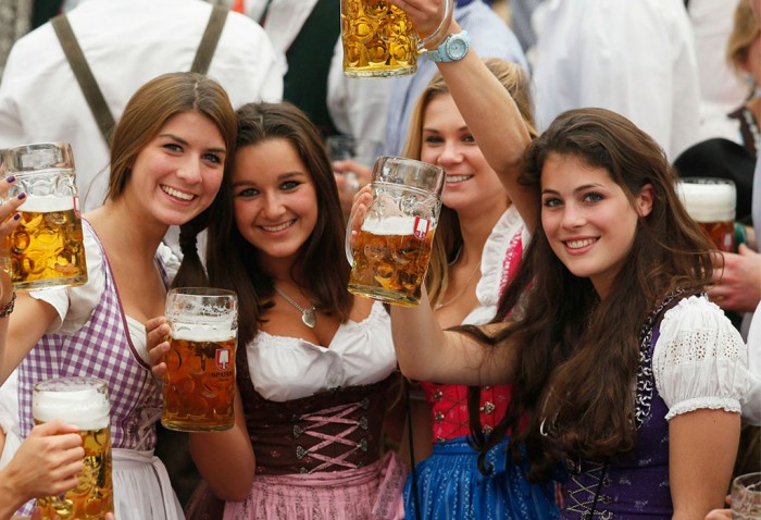 Začal bavorský Oktoberfest.
Litrový tuplák je letos za 250 korun