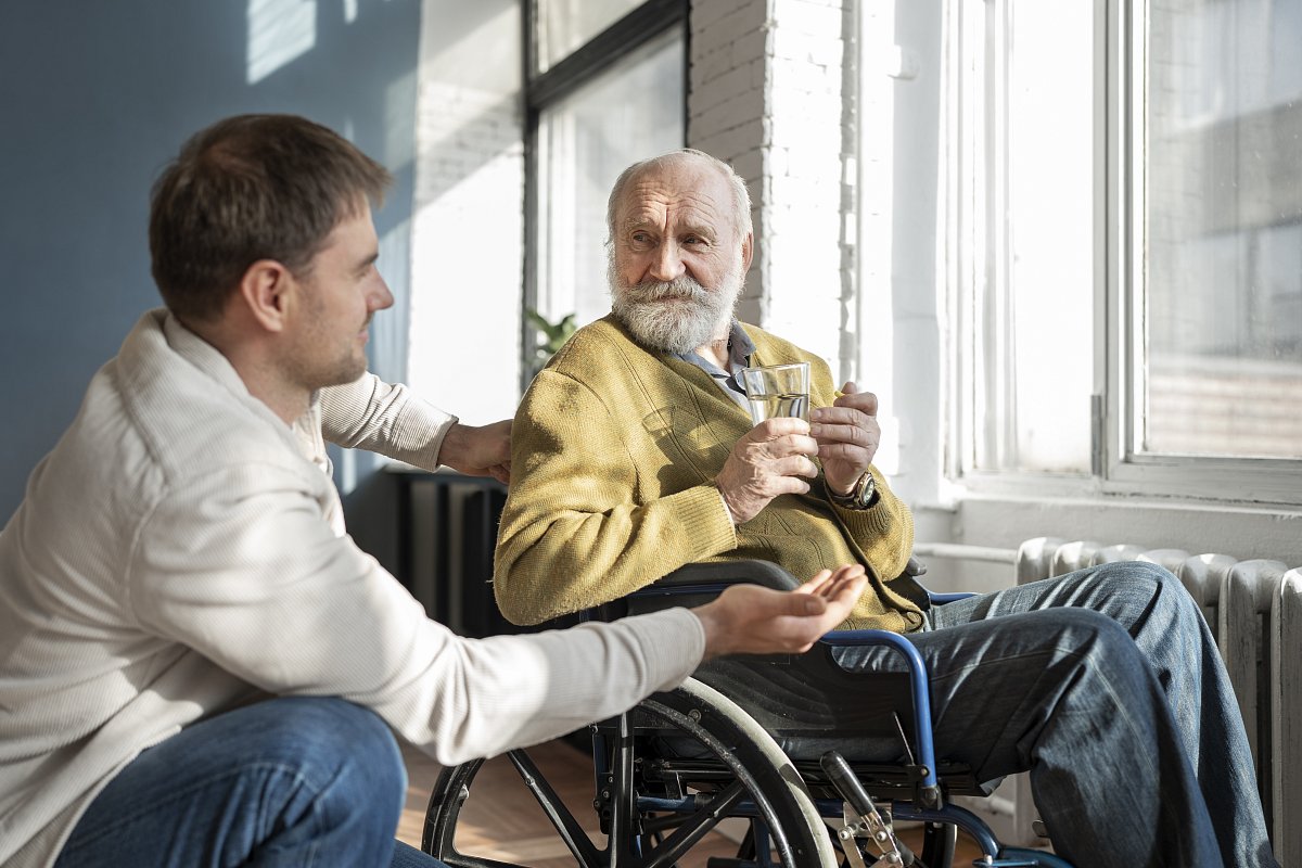 Klientům v zařízeních sociálních služeb se mění výplatní termín důchodů