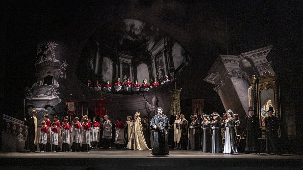 Tosca ve Státní opeře 
v kulisách roku z 1947