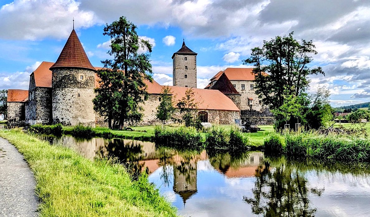 FOTO DNE 30.6.: Vlasta Ledlová - Vodní hrad Švihov