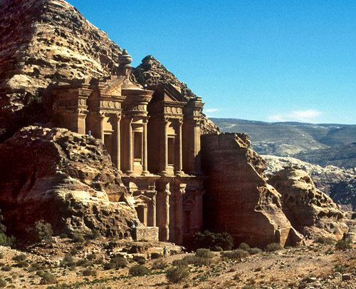 Petra, růžové město věčnosti,
bylo opět objeveno před 200 lety