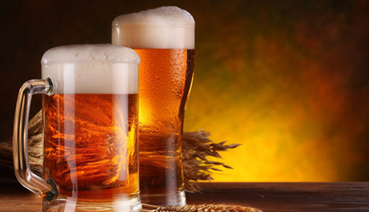 Češi se odklánějí od hospod 
a stále více piva pijí doma