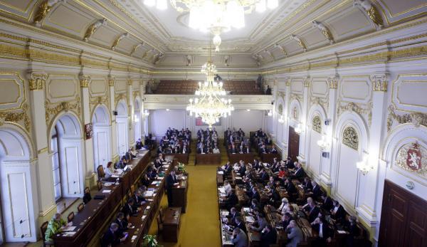 Využijte Den vítěství
k prohlídce parlamentu