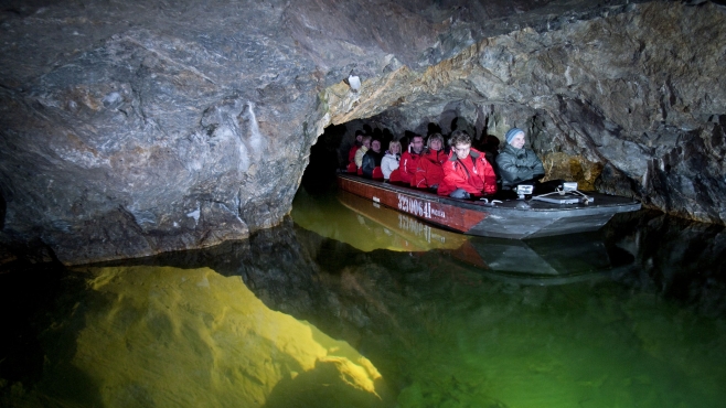 V Punkevních jeskyních
jezdí čluny osmdesát let
