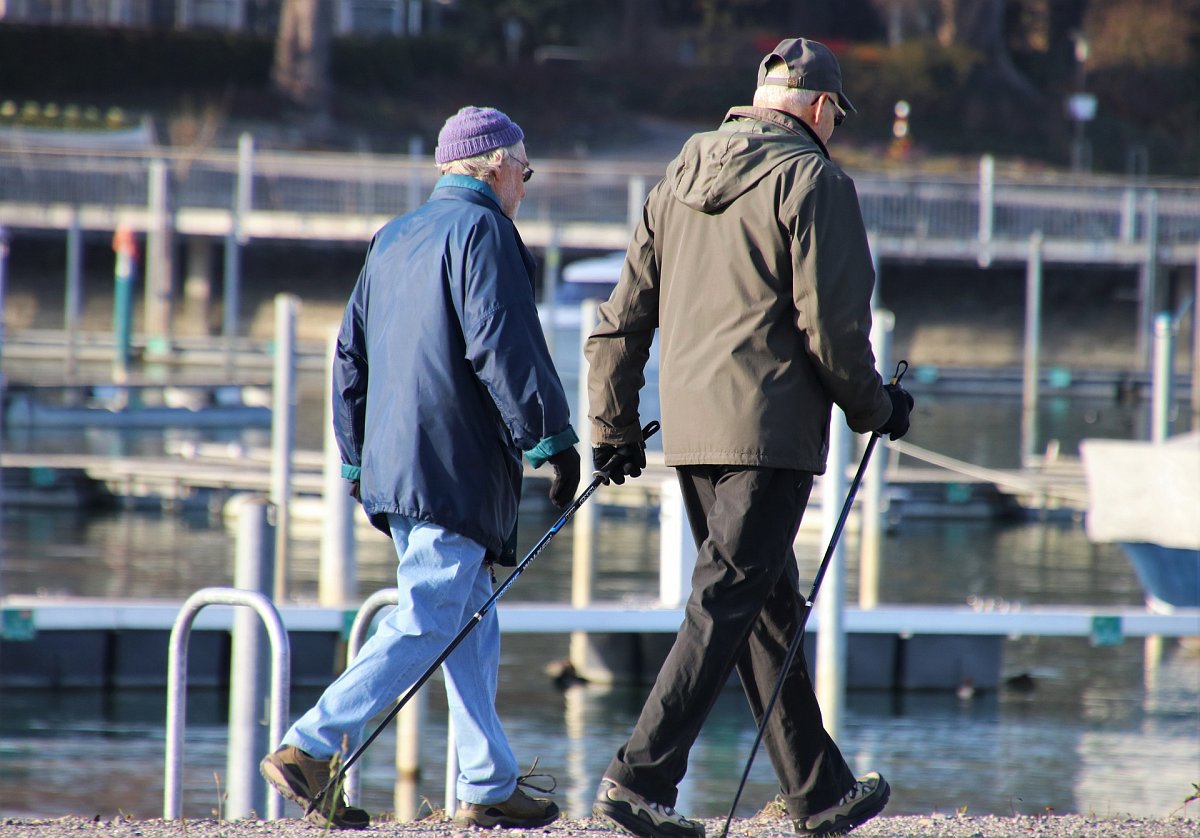 Jak mohou města pomoci osamělým seniorům