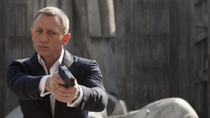 James Bond zachraňuje... 
Tentokrát evropská kina