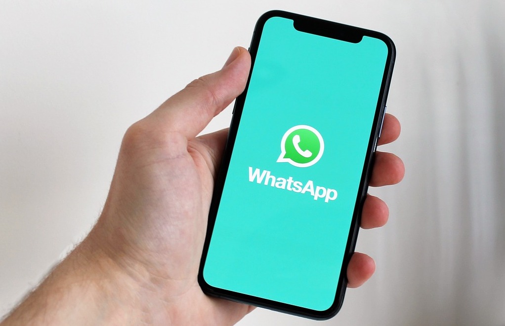 Česká bankovní asociace varuje před novým podvodem na WhatsAppu