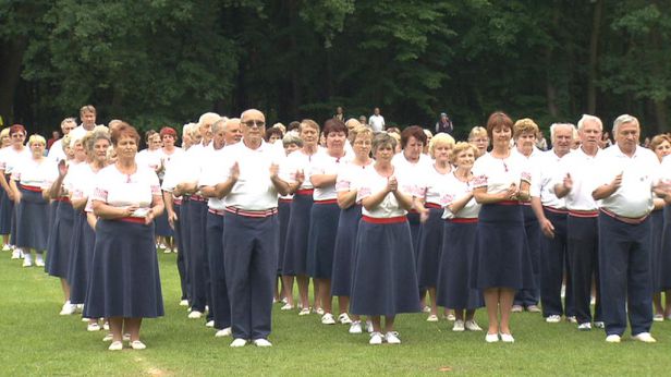 15. všesokolský slet vrcholí,
zahajují seniorky a senioři