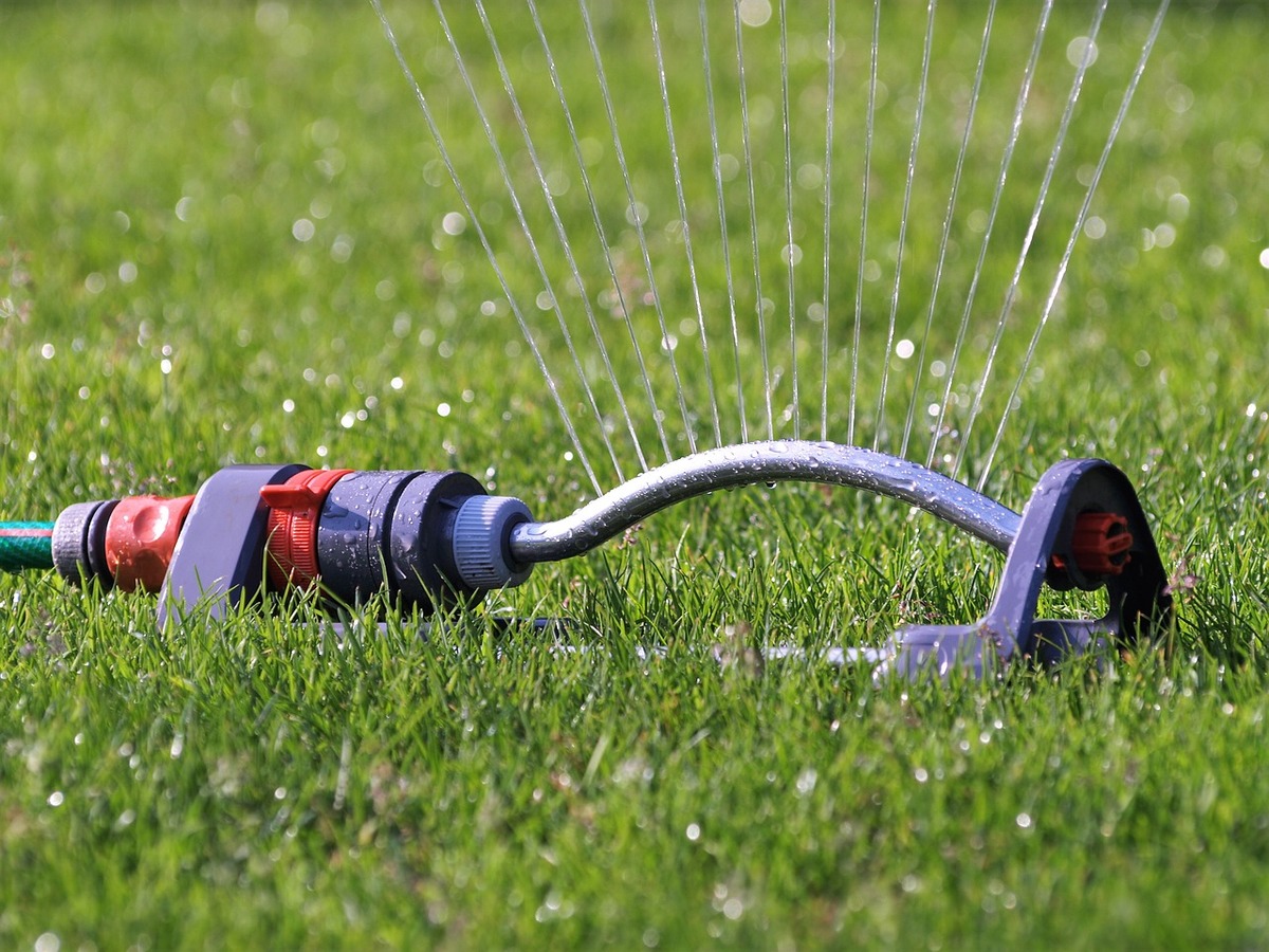 sprinkler-2366751_1280.jpg