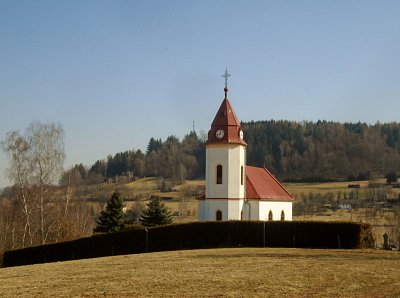 Pondělní cesta začíná u kostela u Semil.