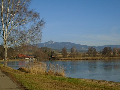 Ještěd nad rybníkem