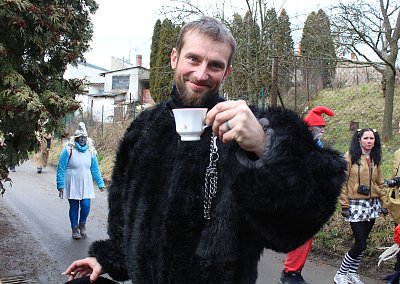 Medvěd si dal kafíčko