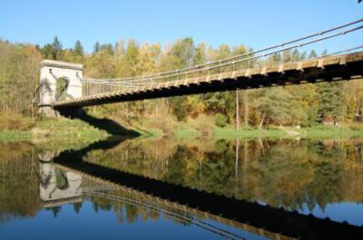 Lannův Stádlecký řetězový most byl přesunut na Lužnici.