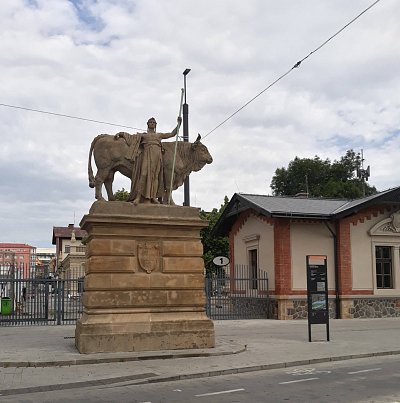 01-muz-s-bykem-socha-vlevo-1.jpg