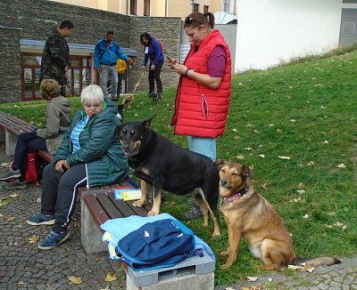 To čekání je dlouhé. Jana, Lucka, Dorinka a Matty.