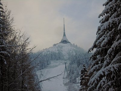 Ještěd je ještě v mlze, sluníčko trucuje,