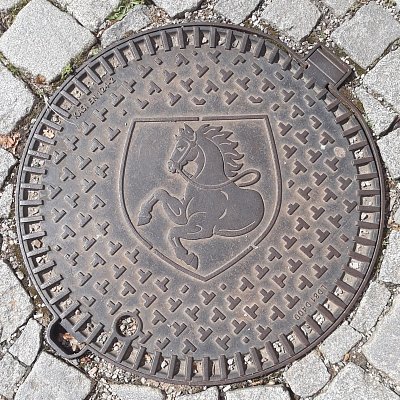 02-kanalizacni-poklop.jpg