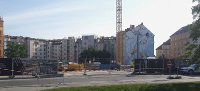 02-mural-v-zacatku-stavby-victoria-palace.jpg