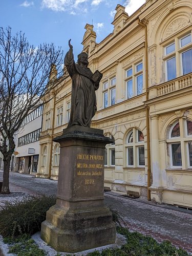 02-pomnik-mistra-jana-husa.jpg