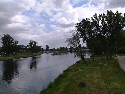 Pohled na zdymadlo a Malou vodní elektrárnu Lobkovice na Labi
