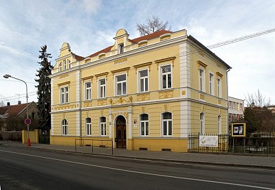 03-budova-skoly-pred-dostavbou.jpg