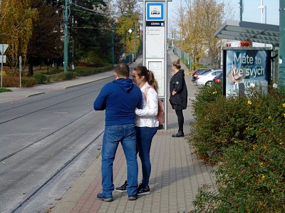 Za chvilku přijede.