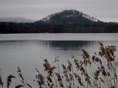 Děvín a hamerské jezero.