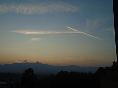 Soumrak nad Ještědem.