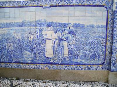 07.Detail mozaiky z domu na obrázku č. 6: Ve vinohradu