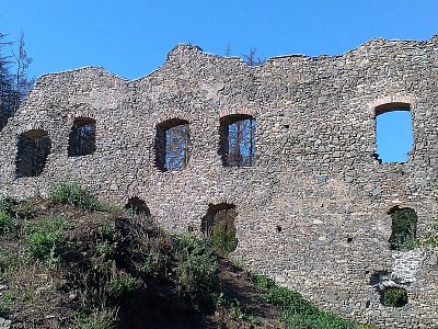 06. Tady všude okolo zdí se můžete volně pohybovat - samozřejmě s opatrností