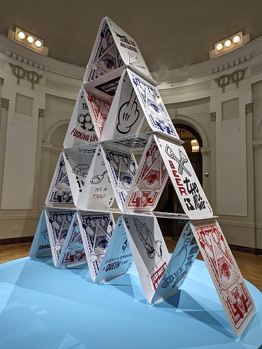 08-house-of-cards.jpg
