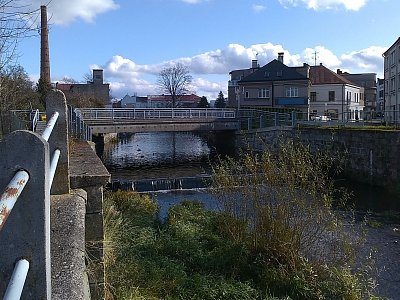 Most přes Chrudimku vede od Betlému do centra