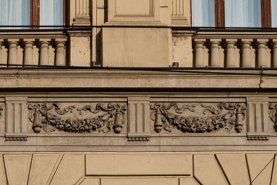 1  Bývalá Hypoteční banka na Senovážném náměstí.