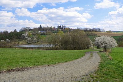 Pohled na vesnici od jihozápadu.