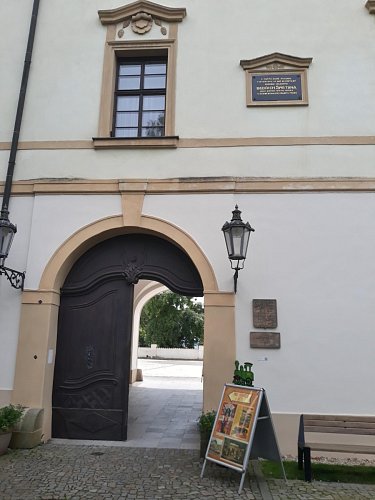 10-vchod-do-zamku.jpg