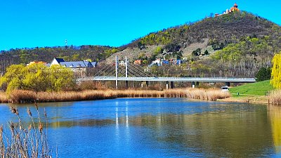 Rybník u kostela pod hradem Hněvín
