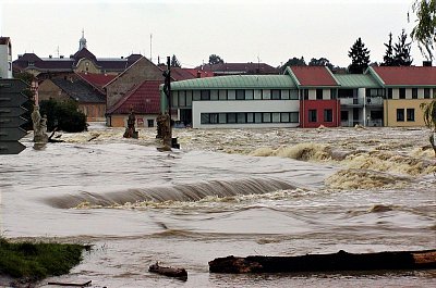 Povodně v srpnu 2002 způsobila dvojice extrémně silných dešťů, zjistili po letech vědci