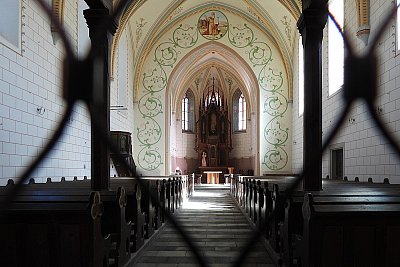 11-interier-kostela-sv.-jana-krtitele.jpg