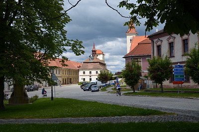 11-namesti-pohled-od-parku.jpg