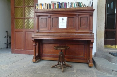 12-piano-a-knihovna.jpg