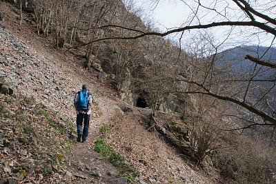 13 Suťové pole mezi tunely.