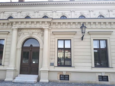 14-budova-burzy-ze-strany-1.jpg